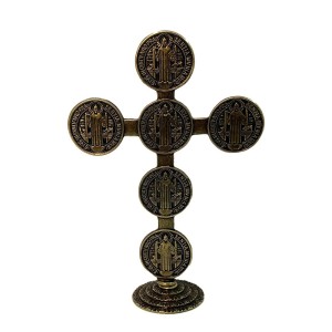 CU830150 - Crucifixo de Mesa Medalha de São Bento Metal Ouro Velho - 22,5x16cm